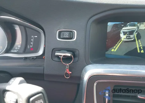 2015 Volvo V60 T5 Platinum из США, поврежденный, VIN YV140MEM7F1260882